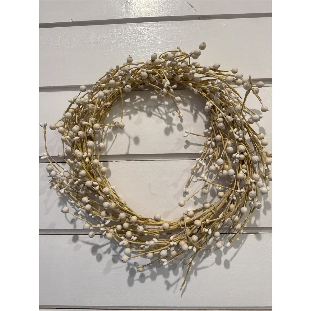 Artificial White Berry Wreath With Natural Twig Base O L A005‎